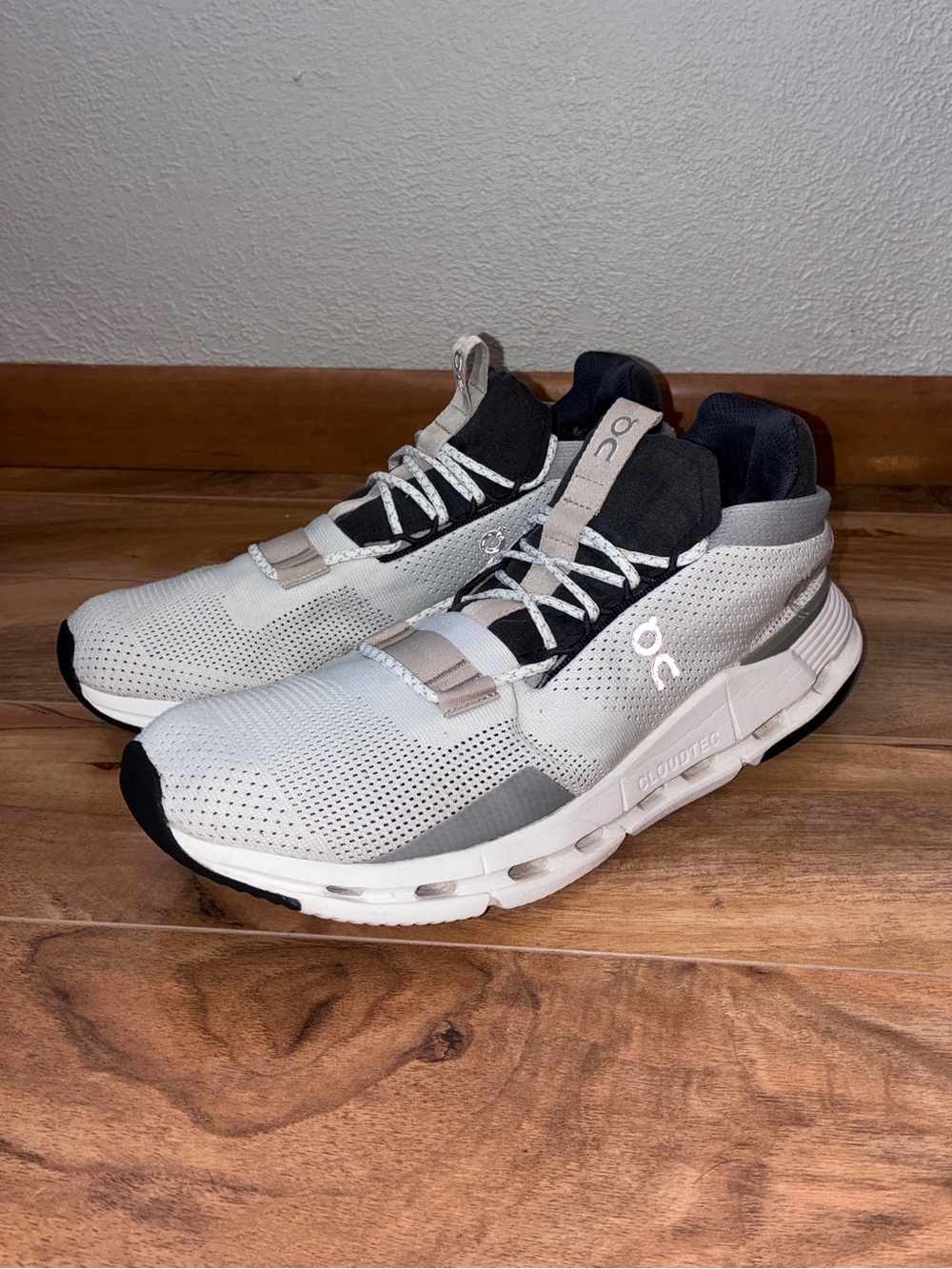 On Cloud Cloudnova 2 Women’s Sneakers, gray & white - size 10
